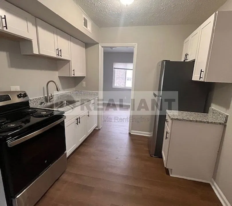 208 Lakeshore Dr #10