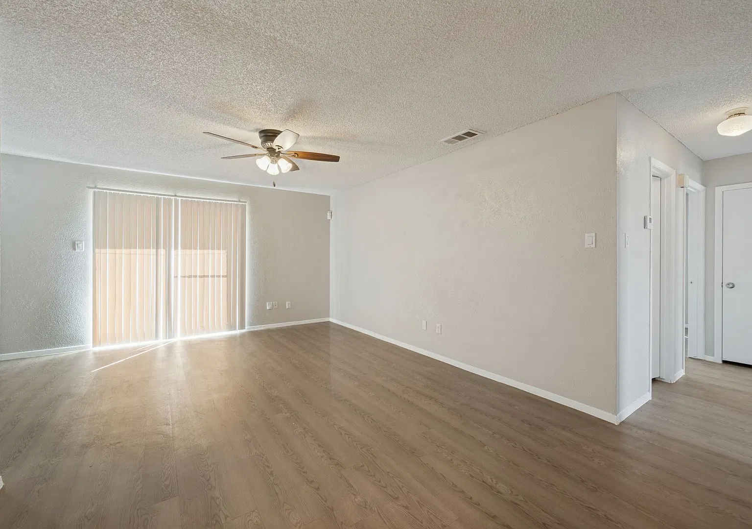 3-Bedroom Home for Rent in Cedar Hill, TX | Spacious Yard & Attached Garage — Photo 4
