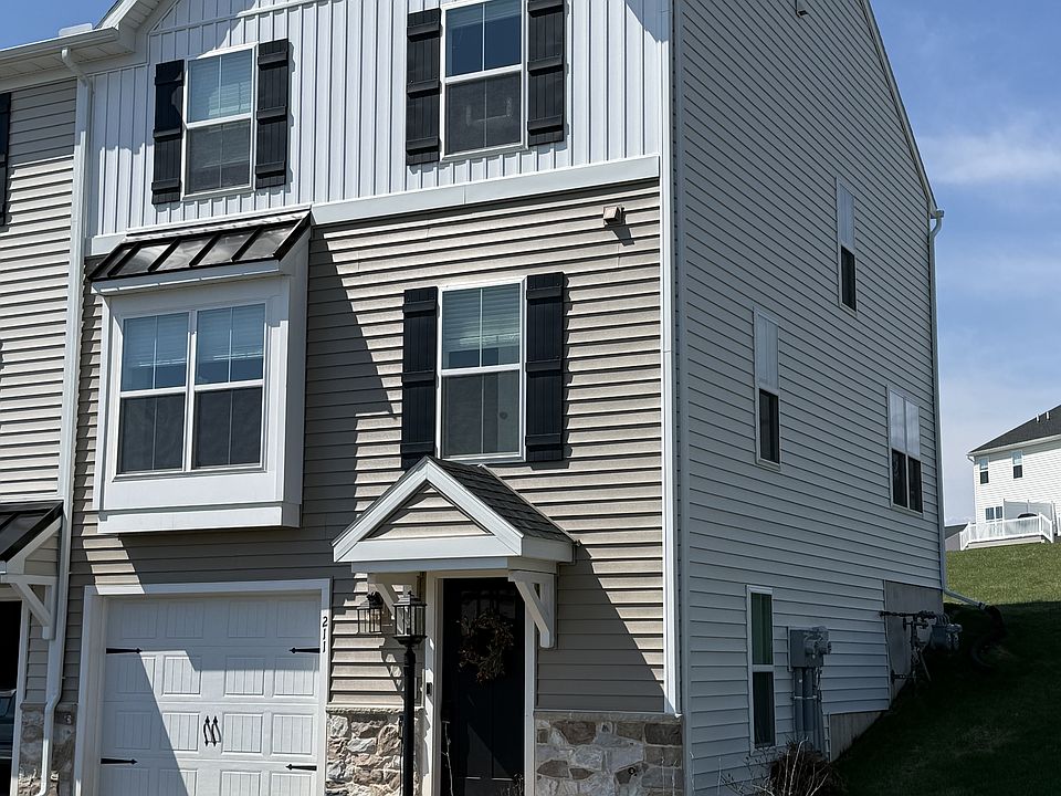 1st image of 211 Magnolia Ln #1