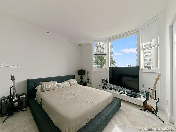 5th image of 300 S Pointe Dr APT 606