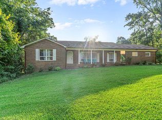 102 Forest Dr E, Greenwood, SC 29646