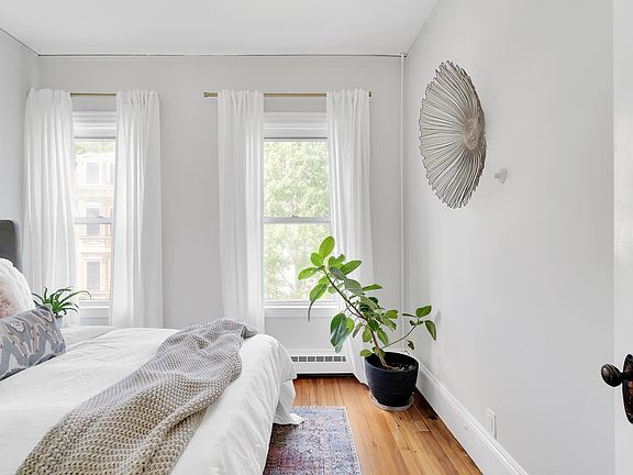 5th image of 28 Inman St APT 3