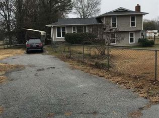 1302 Wham Lawn Rd, Gray Court, SC 29645