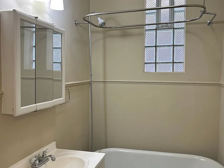 862 N Hermitage Ave #1R — Photo 14