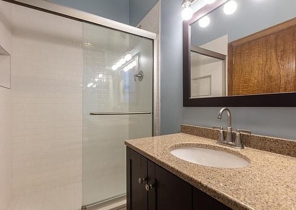 5th image of 5909 N Winthrop Ave