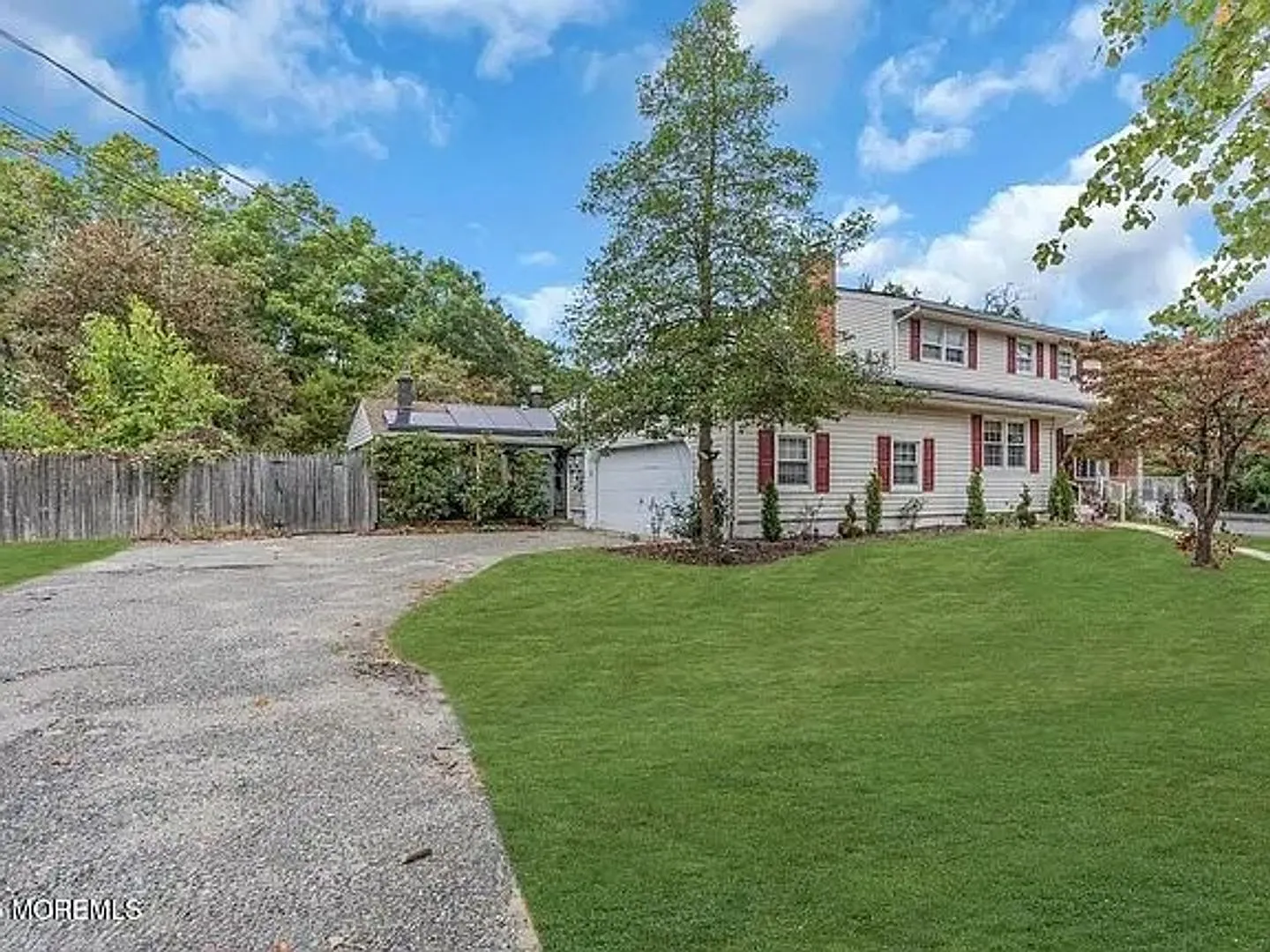 Four-Bedroom Colonial with Pool in Toms River — Photo 3