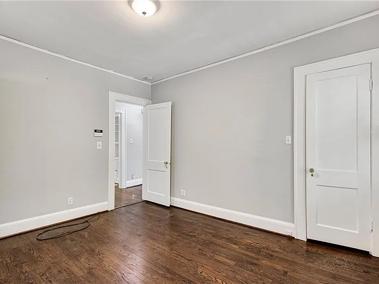 666 Yorkshire Rd NE — Photo 17