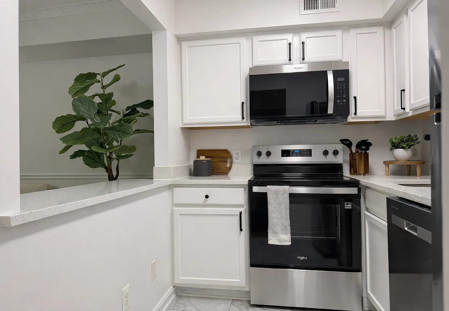 1 bed, 767 sqft, $2,050 — Photo 3