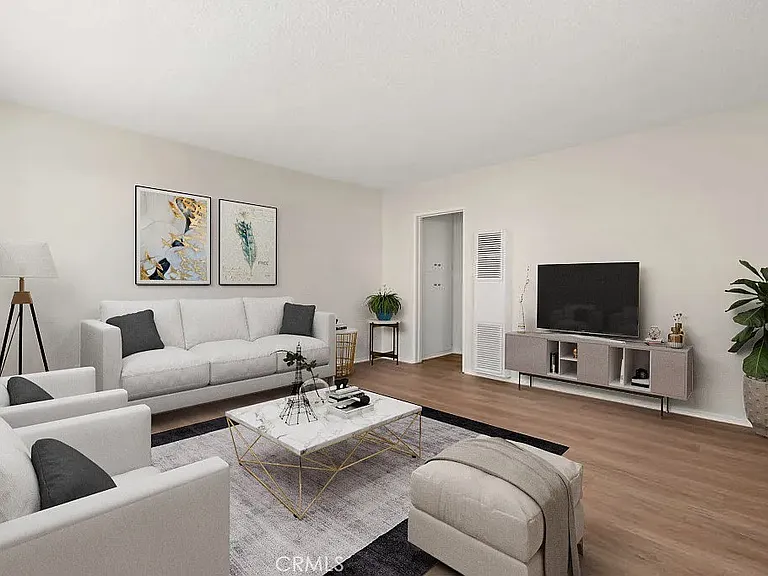 437 W Glenoaks Blvd #3 — Photo 1