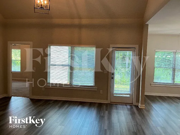 300 Avalon Way — Photo 3