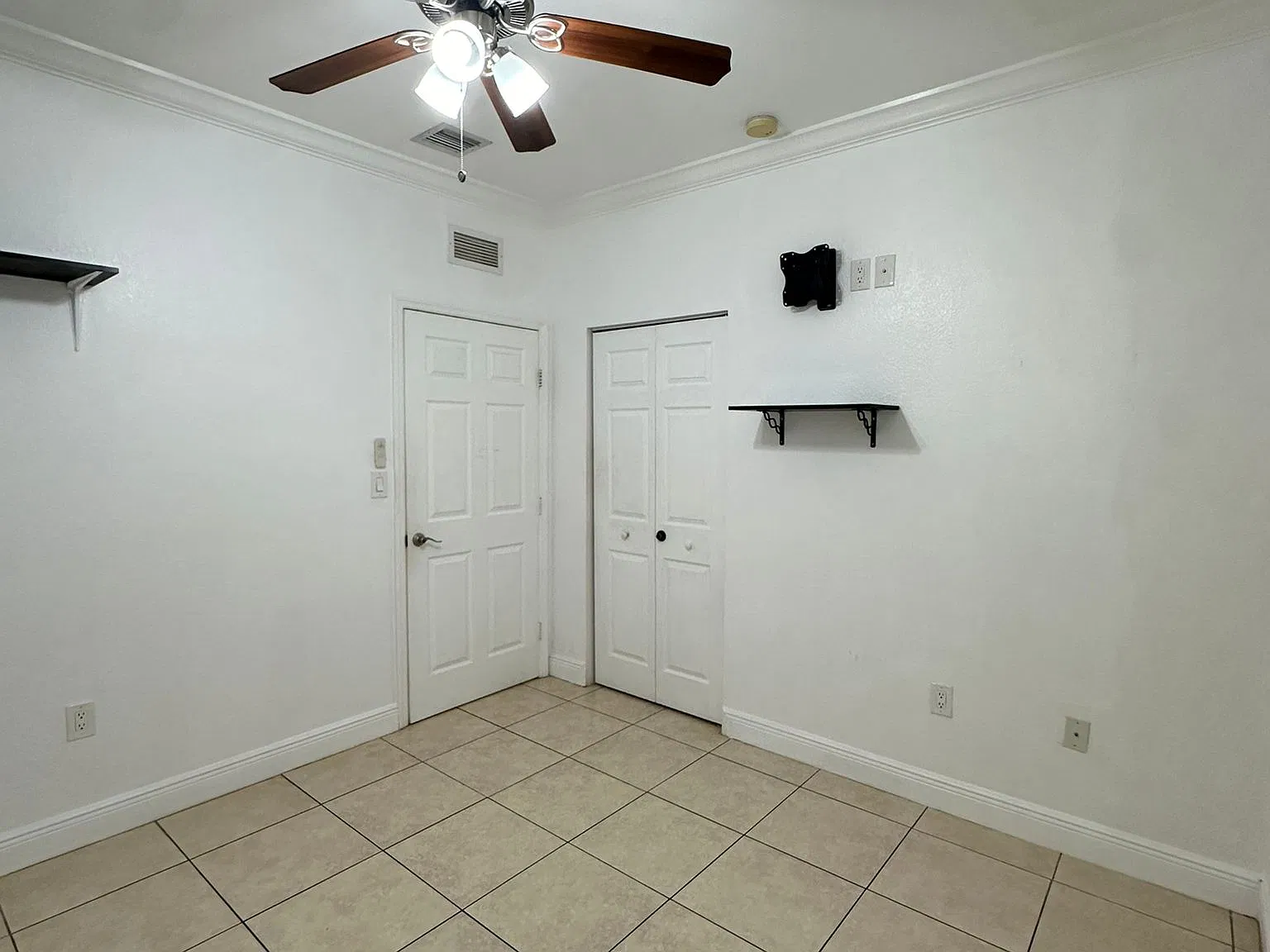 4 bed, 2.5 bath, 1590 sqft, $3,800 — Photo 3