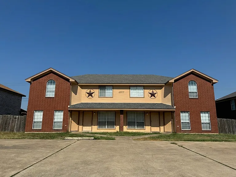 4207 Deek Dr — Photo 1