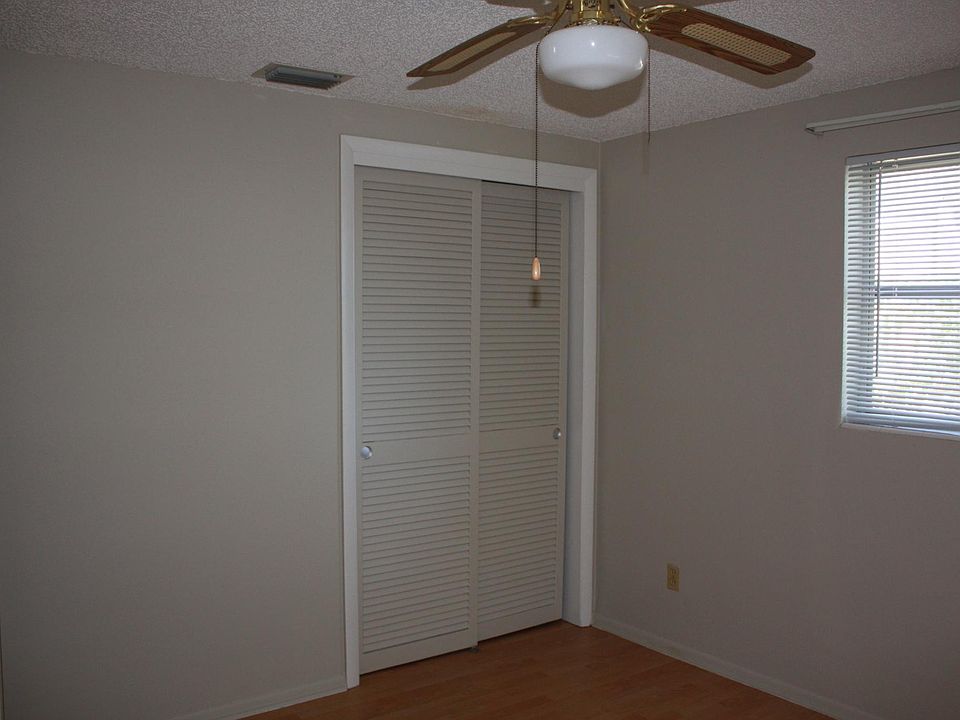 1st image of 3550 Kingsbury Dr