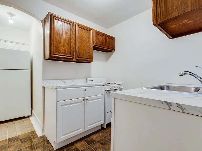 2915 Belrose Ave #203 — Photo 10