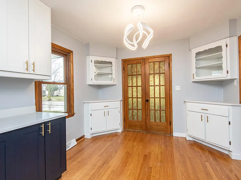 3500 S Clement Ave — Photo 7