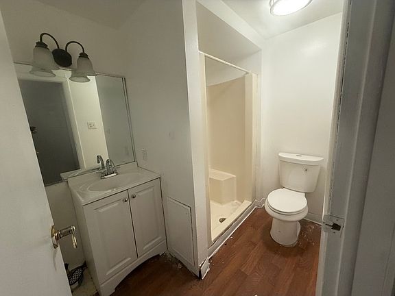 5th image of 565 W Main St