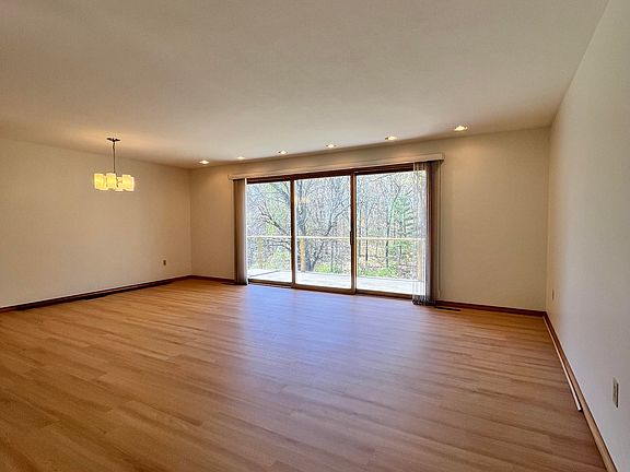 2nd image of 467 Tunnel Rd