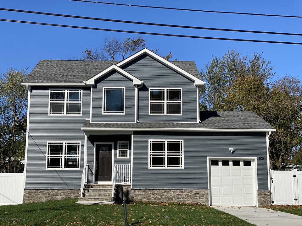 1st image of 605 Poplar Street
