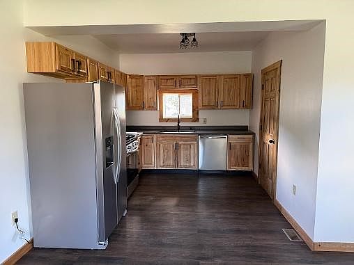 2nd image of 185 W Main St
