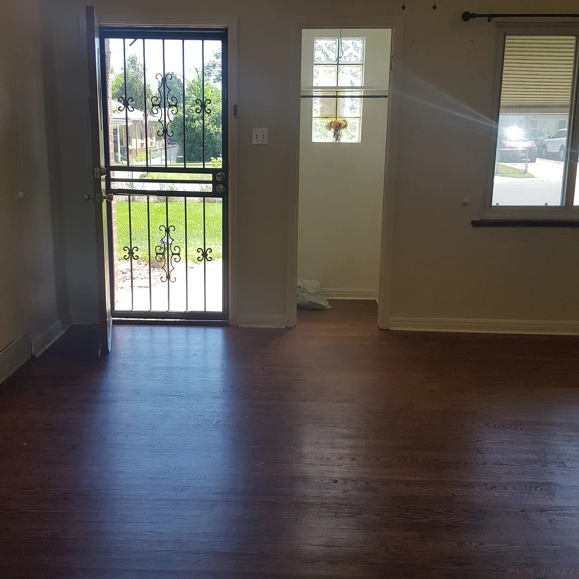 3 bed, 1031 sqft, $2,300 — Photo 1