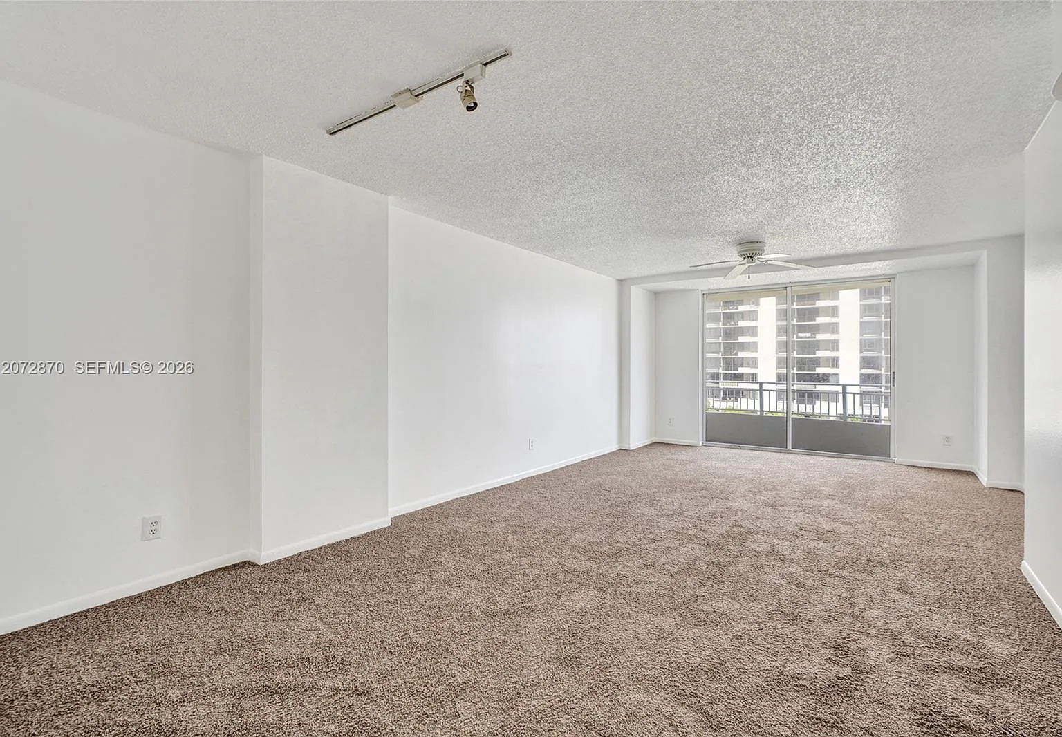 Isola Condo — Photo 1