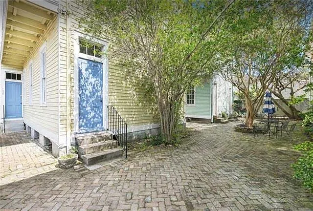 1320 Saint Mary St — Photo 15