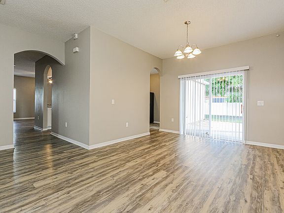 4th image of 204 Abbotsbury Dr