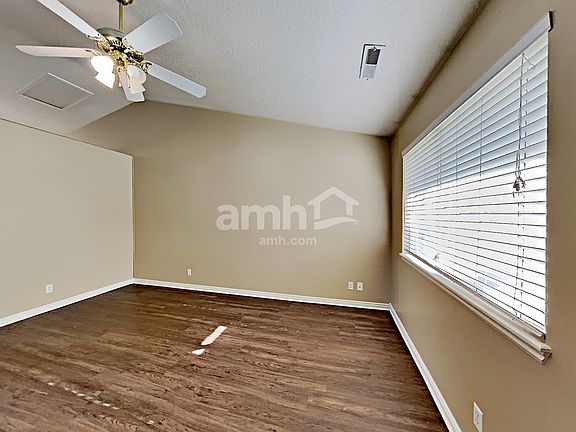 4th image of 137 N Lynne School Ln