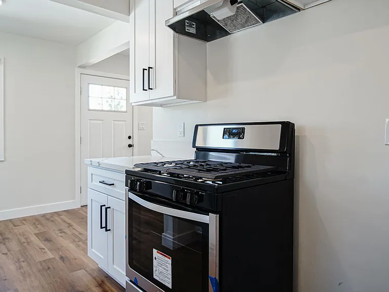 4525 W Broadway — Photo 7