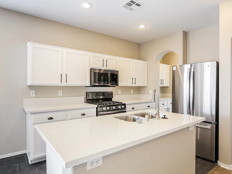1704 Mizzenmast Ave — Photo 5