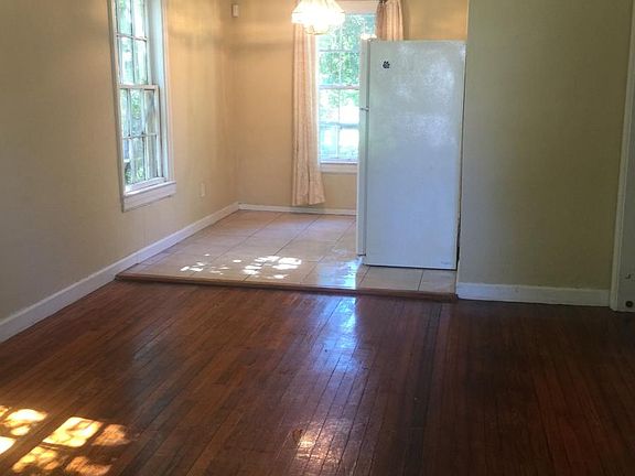 5th image of 2968 Gilmore St