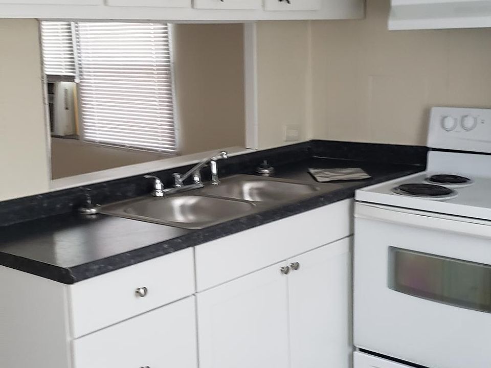 2nd image of 112 Petunia Ln
