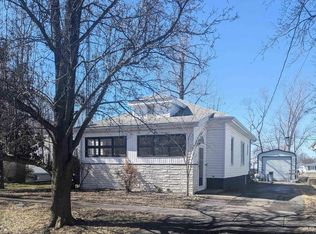 407 S Broadway St, Sesser, IL 62884