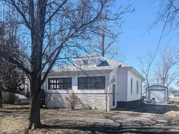 407 S Broadway St, Sesser, IL 62884
