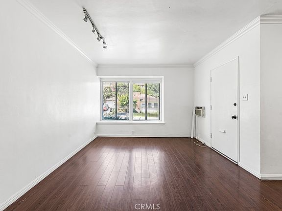 5th image of 1034 Loma Verde St