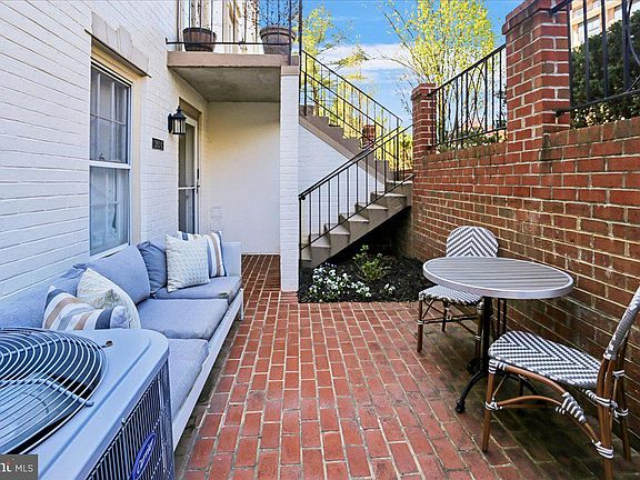 3rd image of 3263 Sutton Pl NW APT C