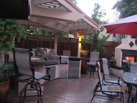 OUTDOOR KITCHEN
