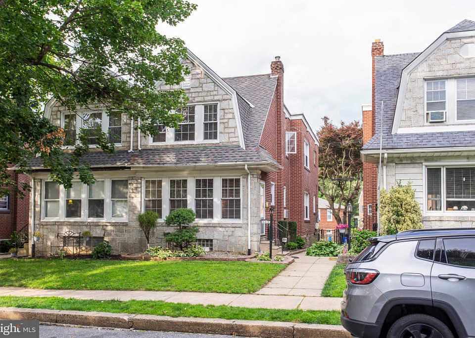 1st image of 3219 Stanwood St