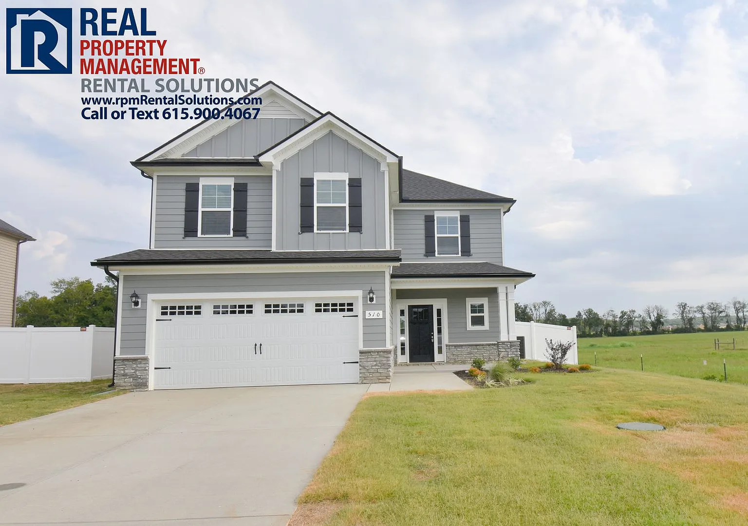 Beautiful home in a great location in Murfreesboro! Attached garage and fenced-in back yard! — Photo 1