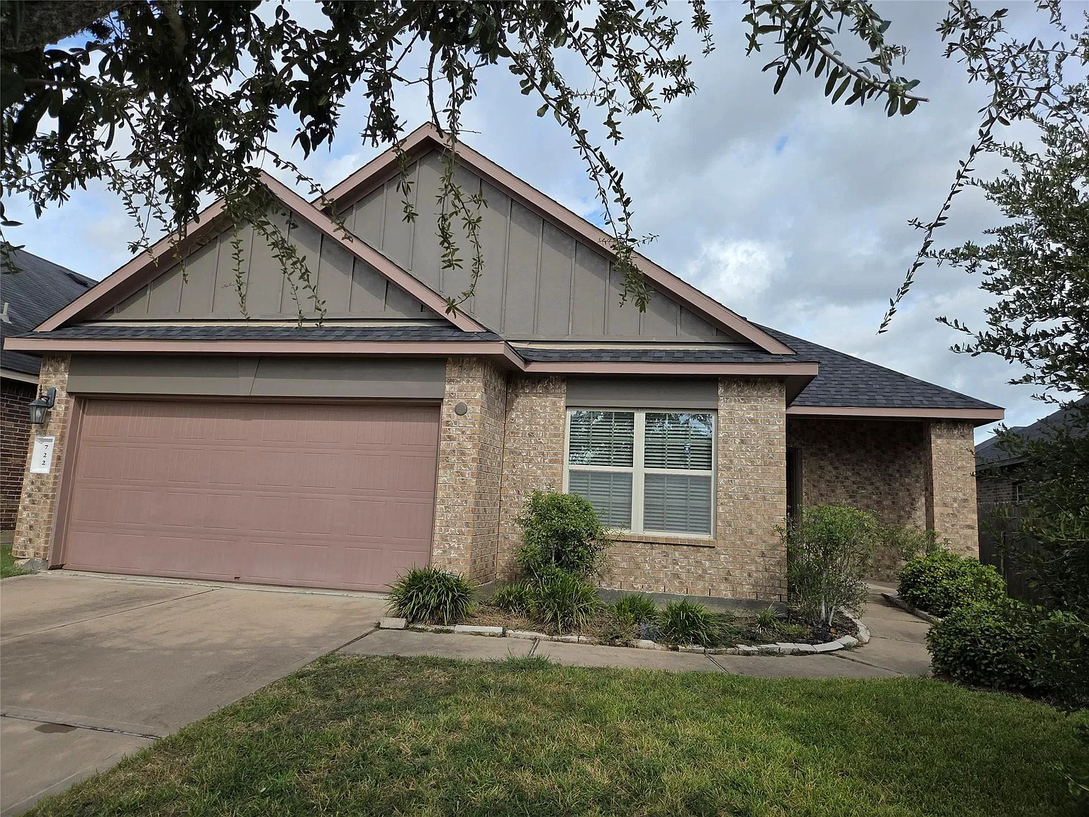4 bed, 2.0 bath, 2053 sqft, $2,300 — Photo 1