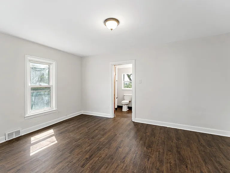 219 Douglas Ave — Photo 10
