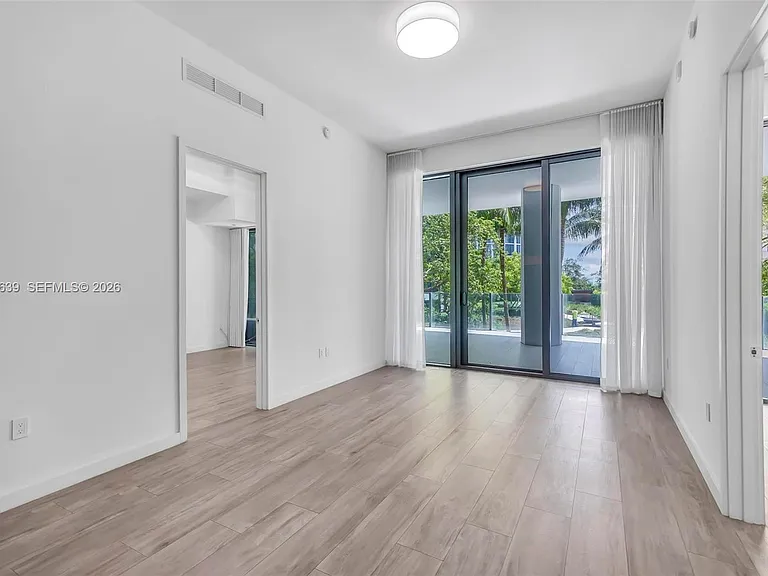 2831 S Bayshore Dr #402 — Photo 4