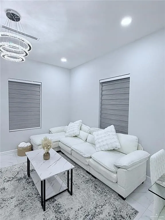 3 bed, 2.0 bath, 1200 sqft, $1,800 — Photo 4