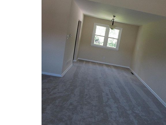 5th image of 2205 W Huntington Dr