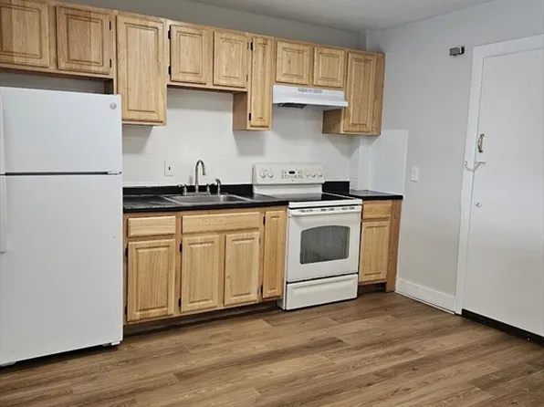 700 Cummins Hwy APT 12, Mattapan, MA 02126
