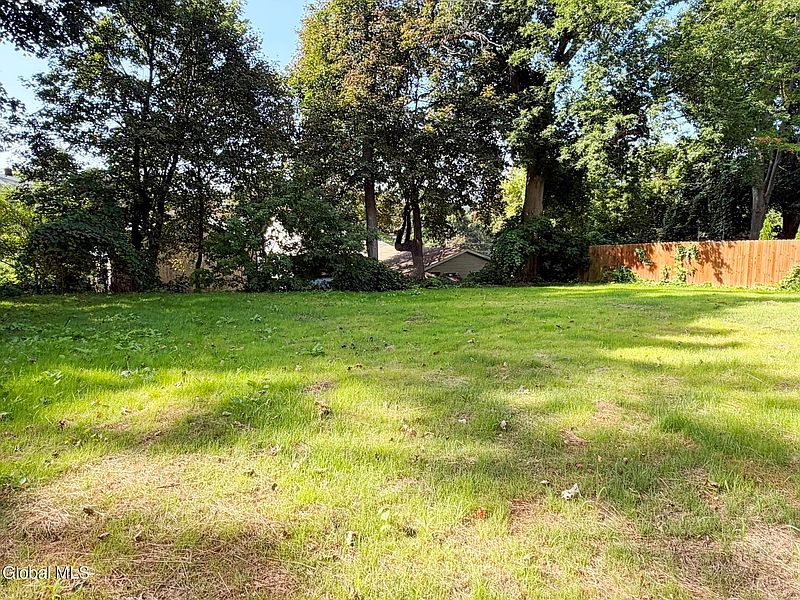 3rd image of 228 Hampton Avenue