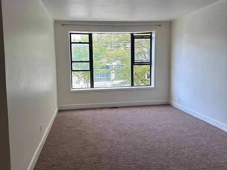 5826 N Broadway St — Photo 4