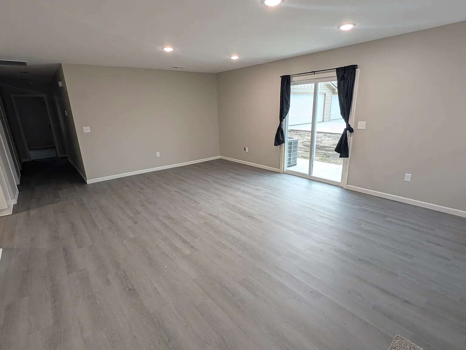 3603 W Angel St — Photo 2