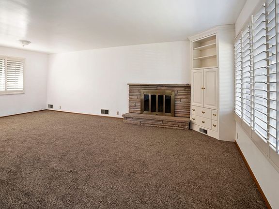 3rd image of 2036 E Lincoln Ln