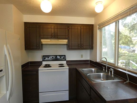 2nd image of 1004 W 17th St #1